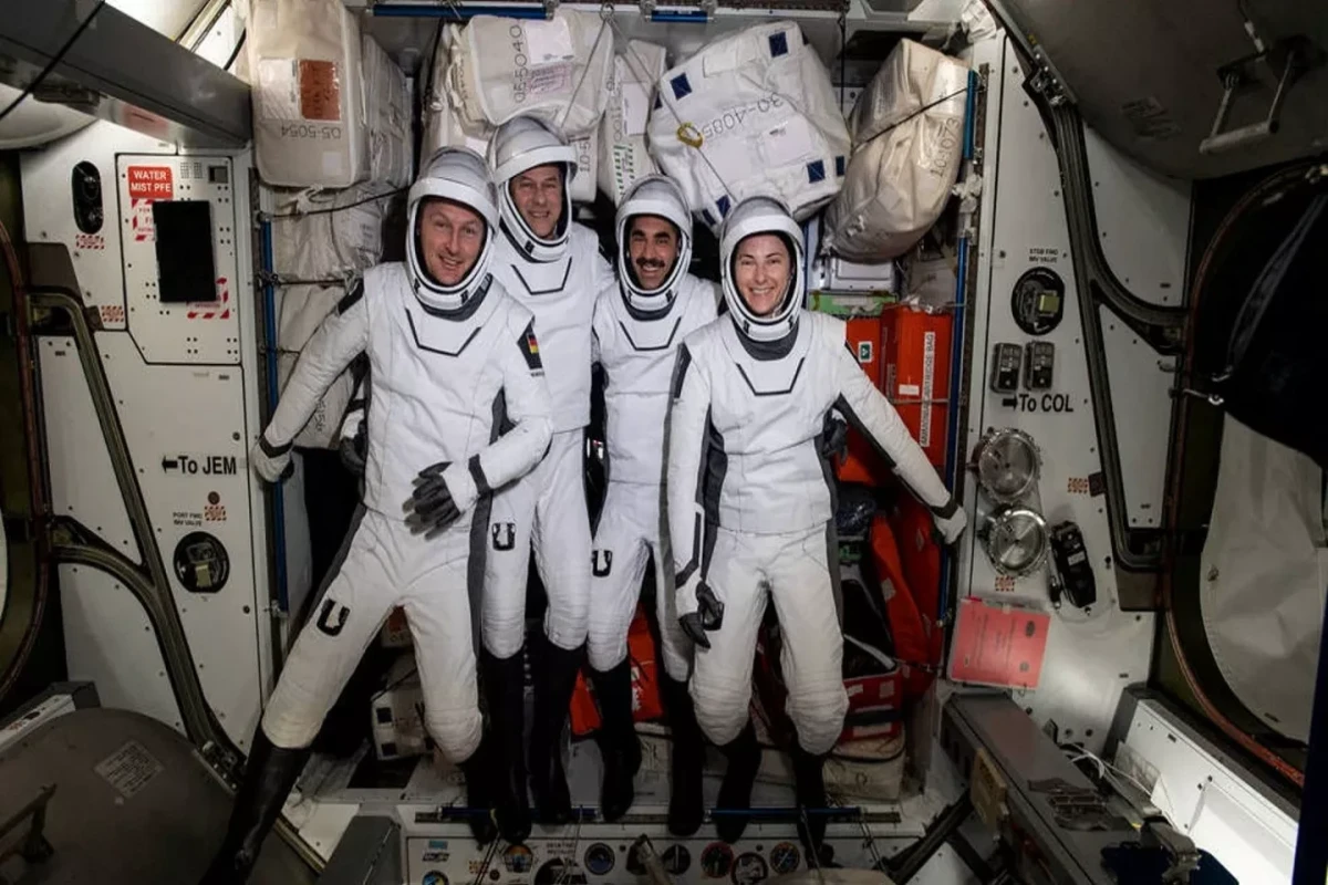 SpaceX capsule returns crew of four from space station mission