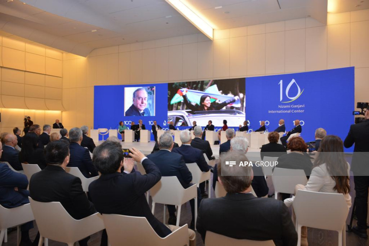 На мероприятии «Гейдар Алиев 100: Жизнь и наследие» состоялась панельная дискуссия на тему «Формирование народа»
