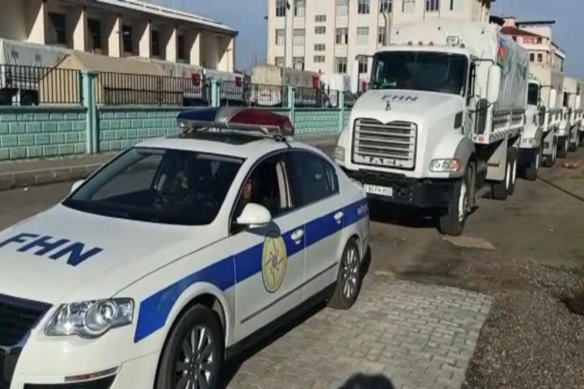 Очередная колонна автомобилей МЧС, доставившая гумпомощь в Турцию, возвращается в Баку
