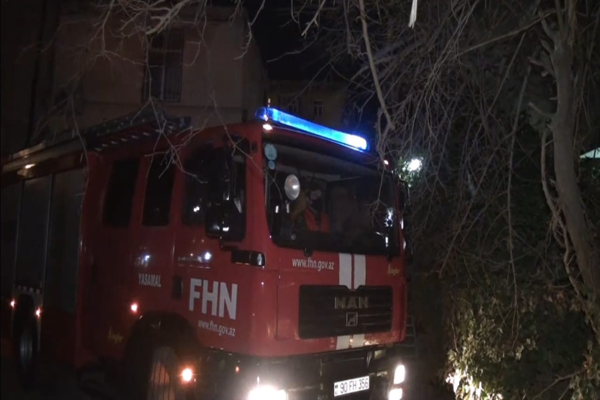 МЧС провело в жилом комплексе в Баку условные пожарные учения-ВИДЕО 