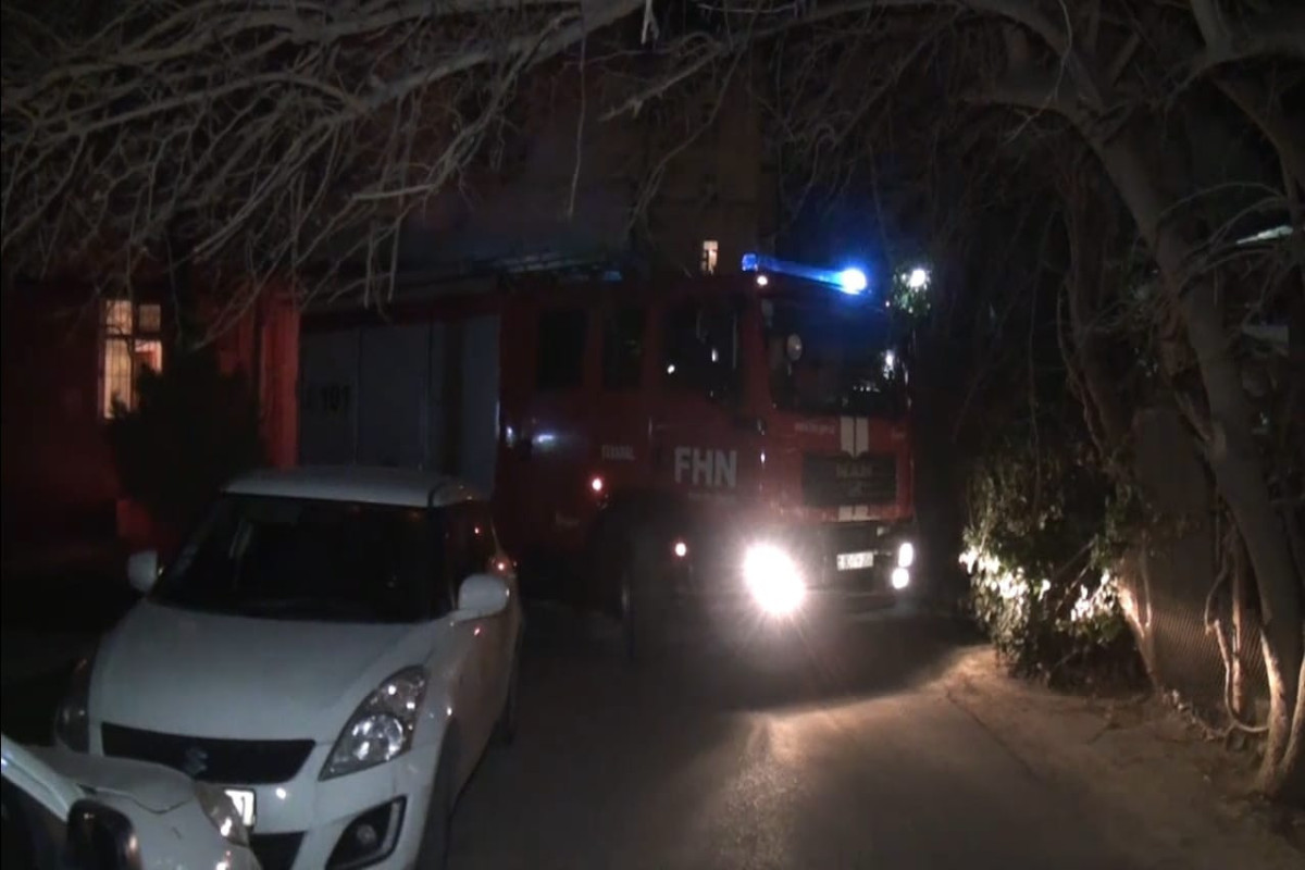 МЧС провело в жилом комплексе в Баку условные пожарные учения-ВИДЕО 