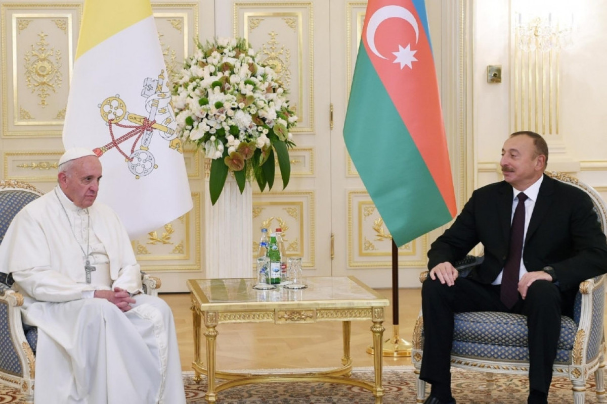 Президент Ильхам Алиев поздравил Папу Римского Франциска по случаю Дня Коронации