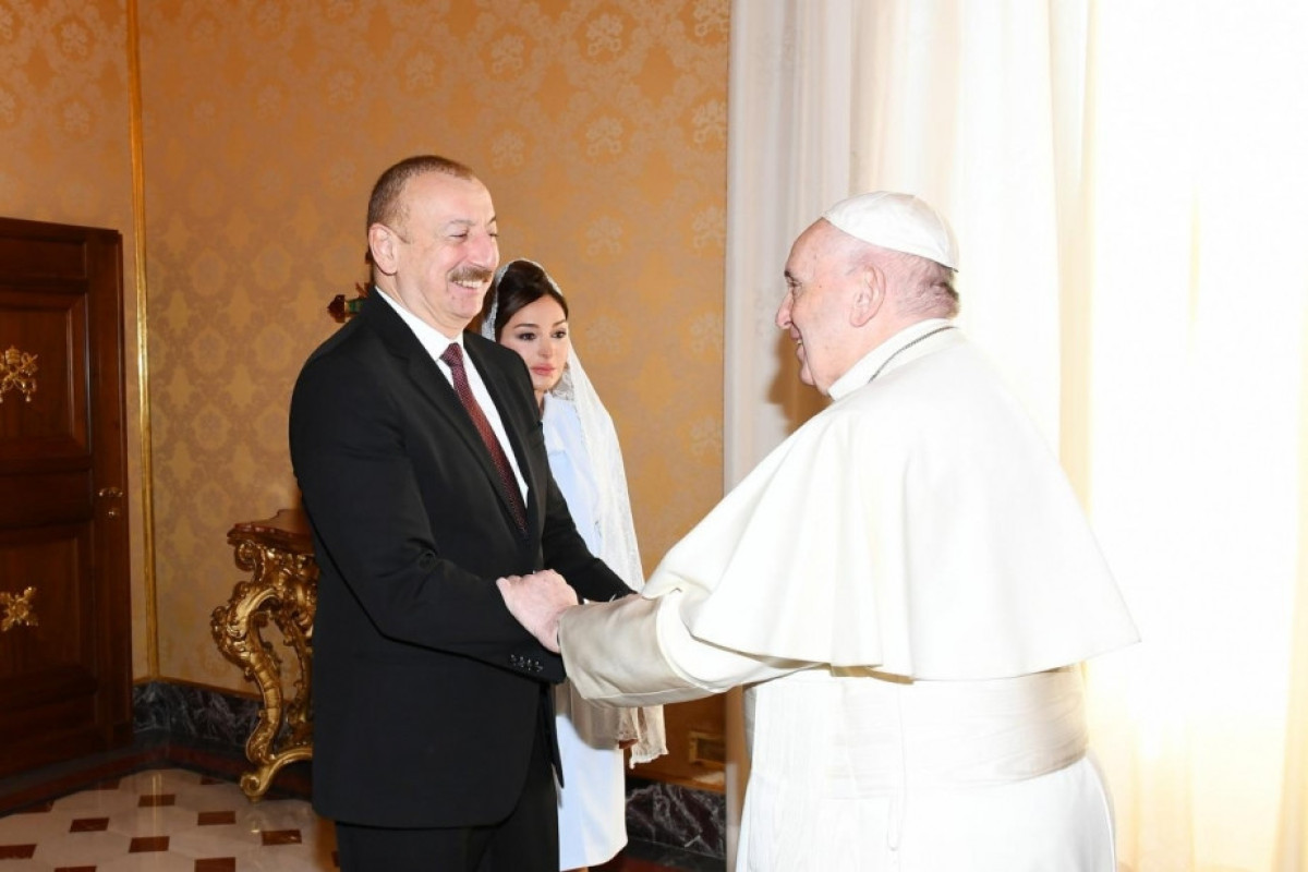 Президент Ильхам Алиев поблагодарил Папу Римского за высокую оценку мультикультуральной среды в Азербайджане