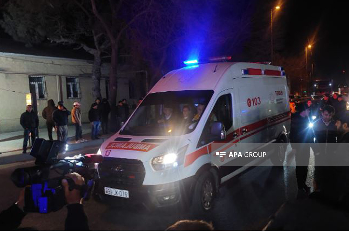 В Баку сбивший пешехода водитель скрылся с места происшествия-ФОТО 