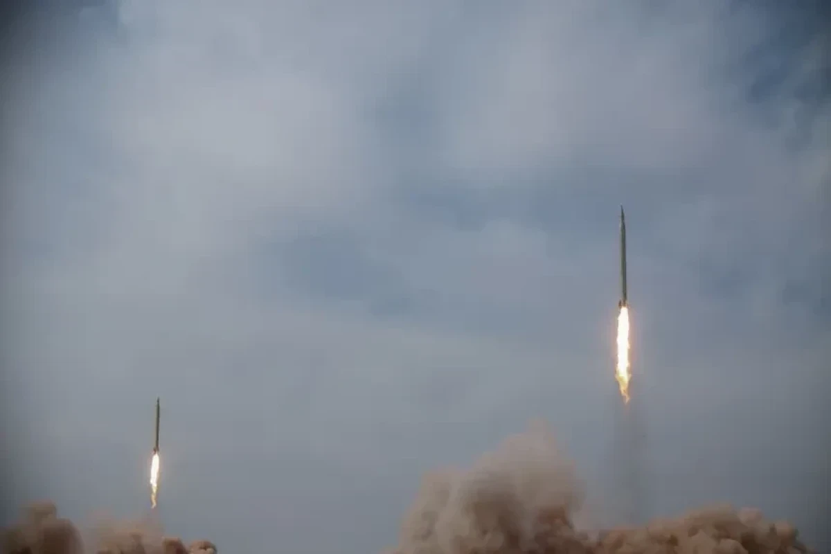 КНДР запустила две баллистические ракеты средней дальности