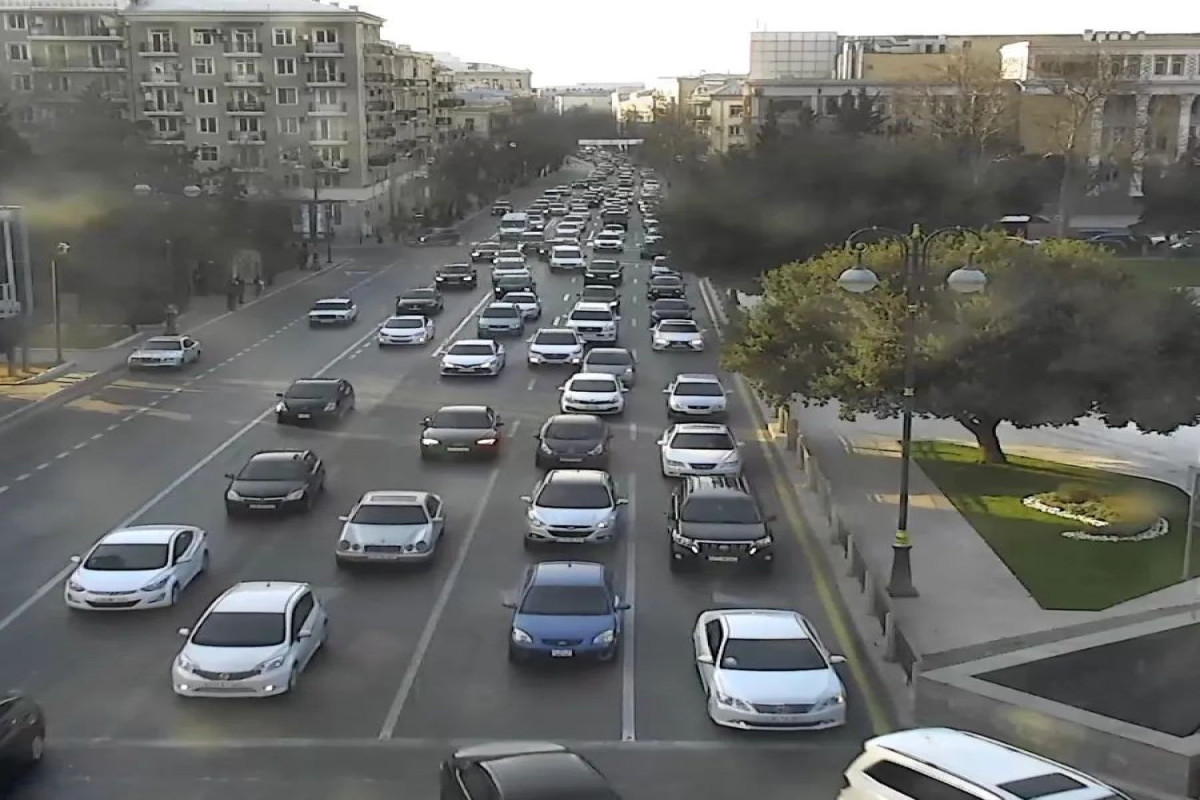 Bakıda sıxlıq olan yollar açıqlanıb - SİYAHI 