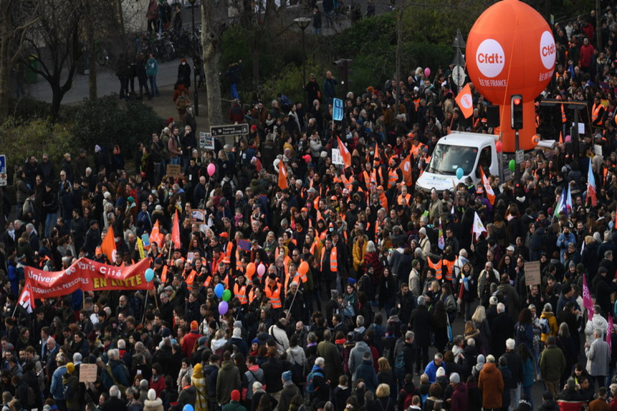Во Франции почти 500 тысяч человек вышли на акции протеста против пенсионной реформы