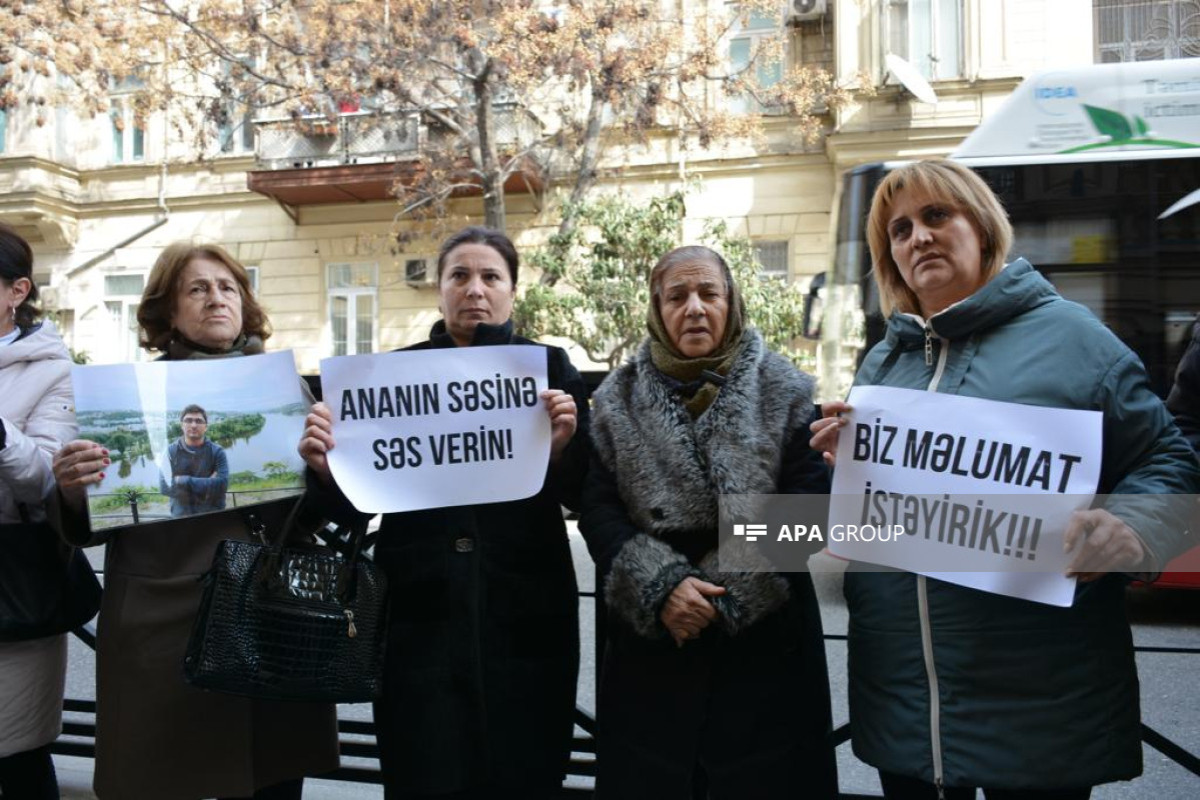 Родственники пропавшего в Иране гражданина Азербайджана провели пикет перед посольством Ирана - ФОТО 