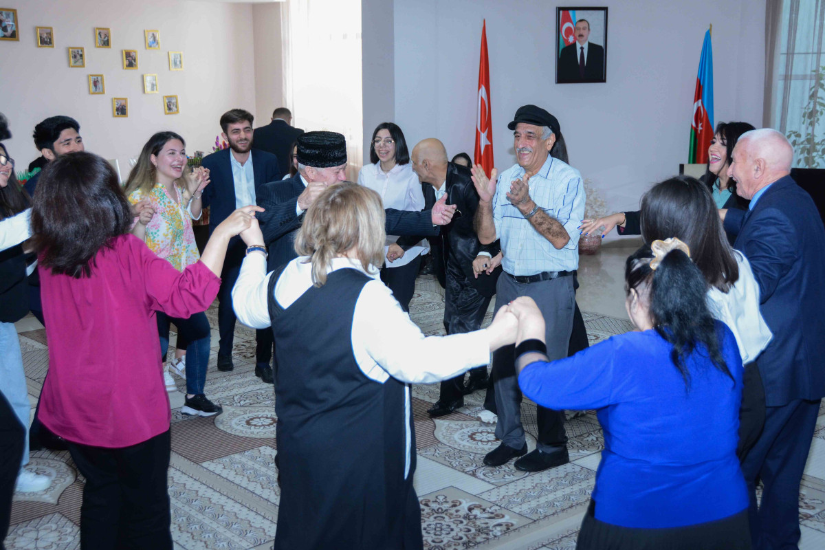 UNEC kollektivi Novruz bayramını “Qocalar evi”ndə qeyd edib