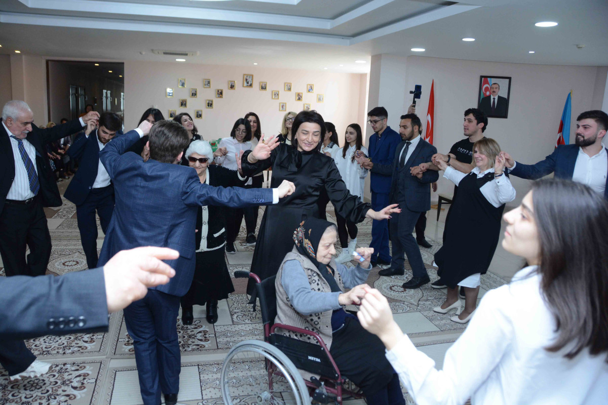 UNEC kollektivi Novruz bayramını “Qocalar evi”ndə qeyd edib