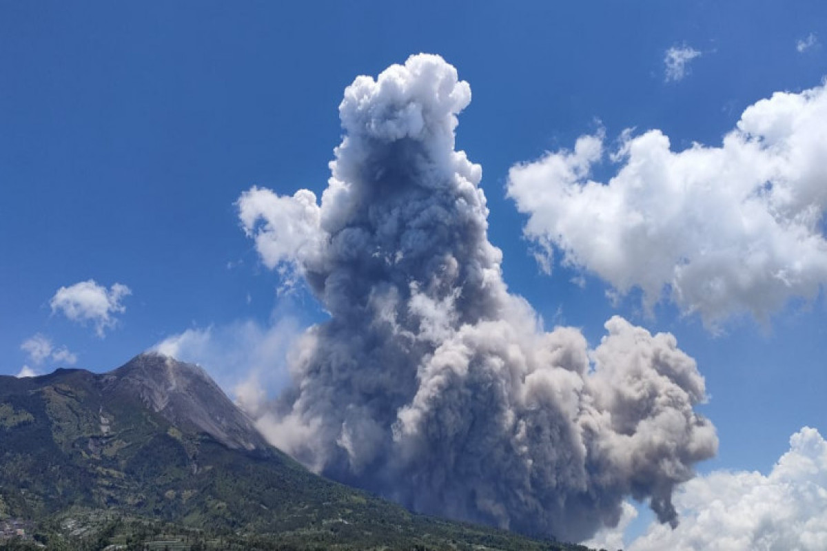 İndoneziyada Merapi vulkanı püskürməyə başlayıb