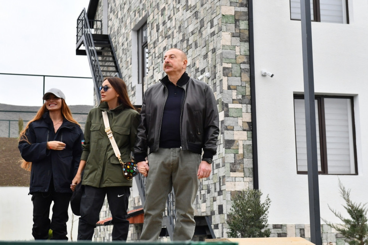 Президент Ильхам Алиев ознакомился с условиями, созданными в здании средней школы в Суговушане