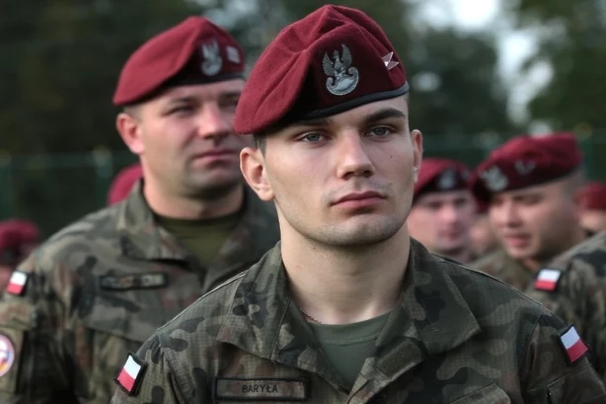 В Польше начали разворачивать по всей стране армейские рекрутинговые центры Минобороны