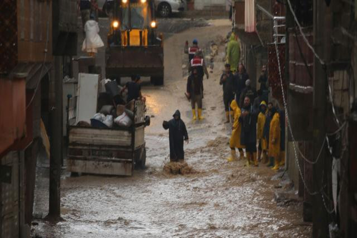 Число погибших в результате наводнения в Турции достигло 19