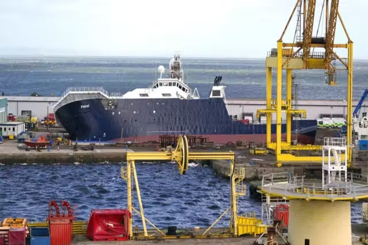 33 people injured as research ship tips on side at dry dock in Scotland-PHOTO 