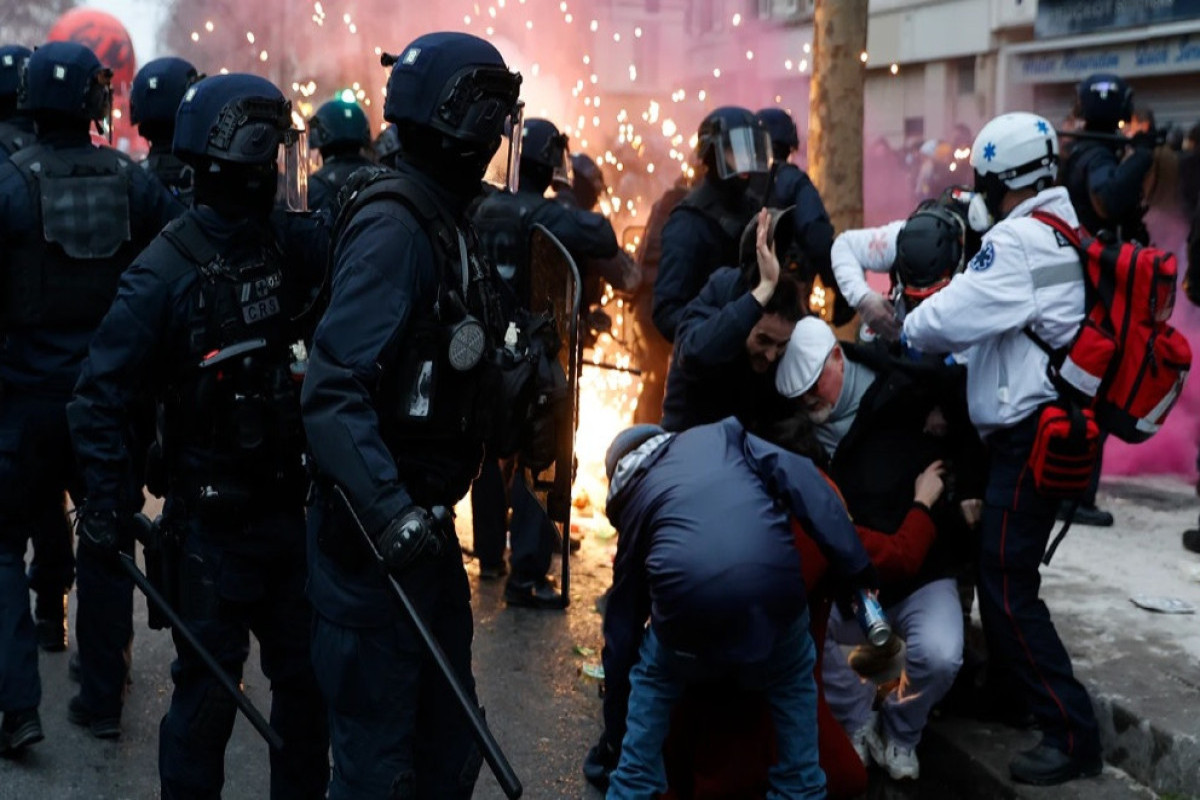 МВД: Во время протестов против пенсионной реформы во Франции пострадали 150 полицейских-ВИДЕО -ОБНОВЛЕНО 
