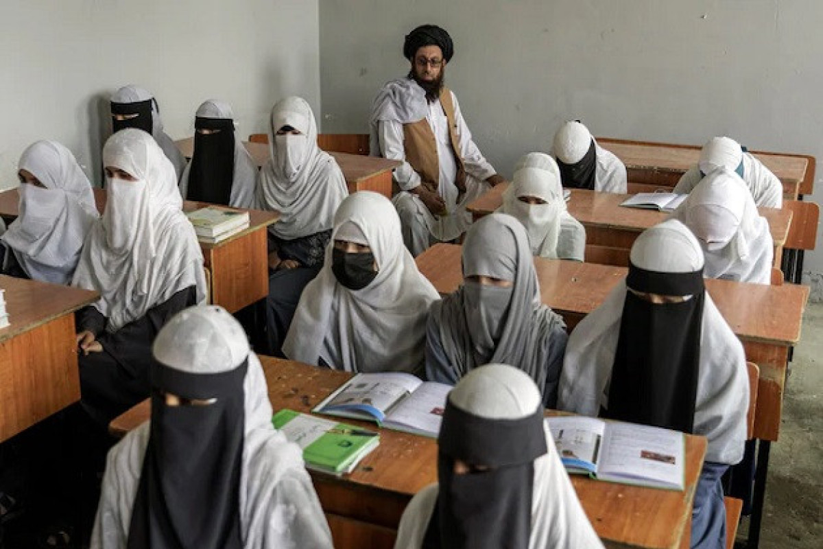 В Афганистане откроют университеты и школы для девушек после пересмотра учебной программы