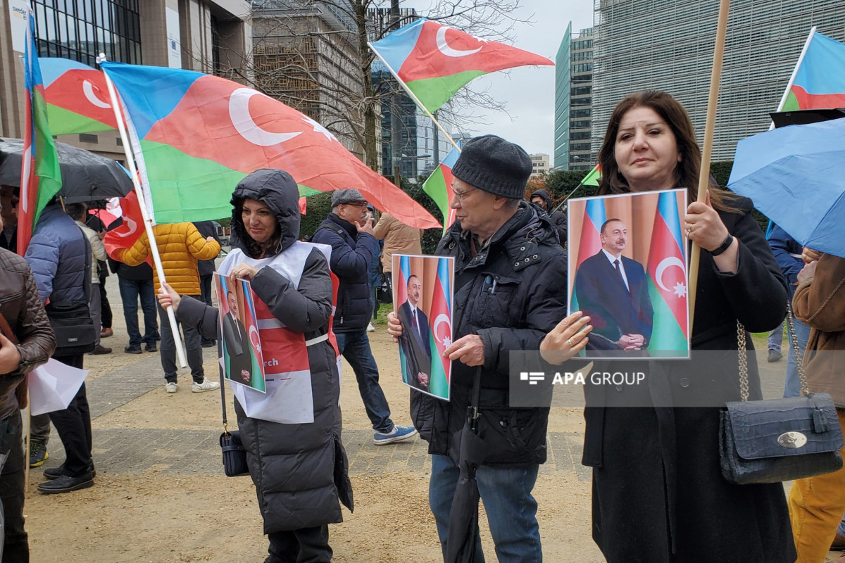 Brüsseldə azərbaycanlılar İran əleyhinə aksiya keçirir - VİDEO 