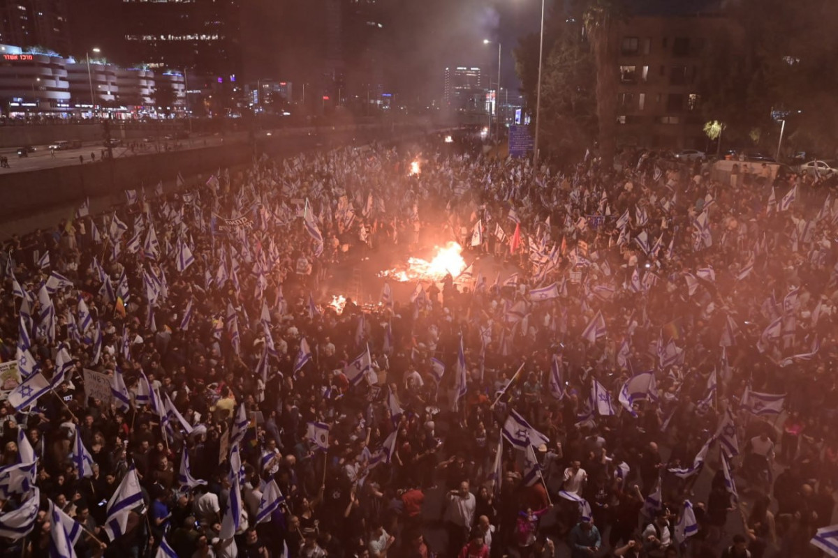 Violent clashes as Tel Aviv police disperse Ayalon protest
