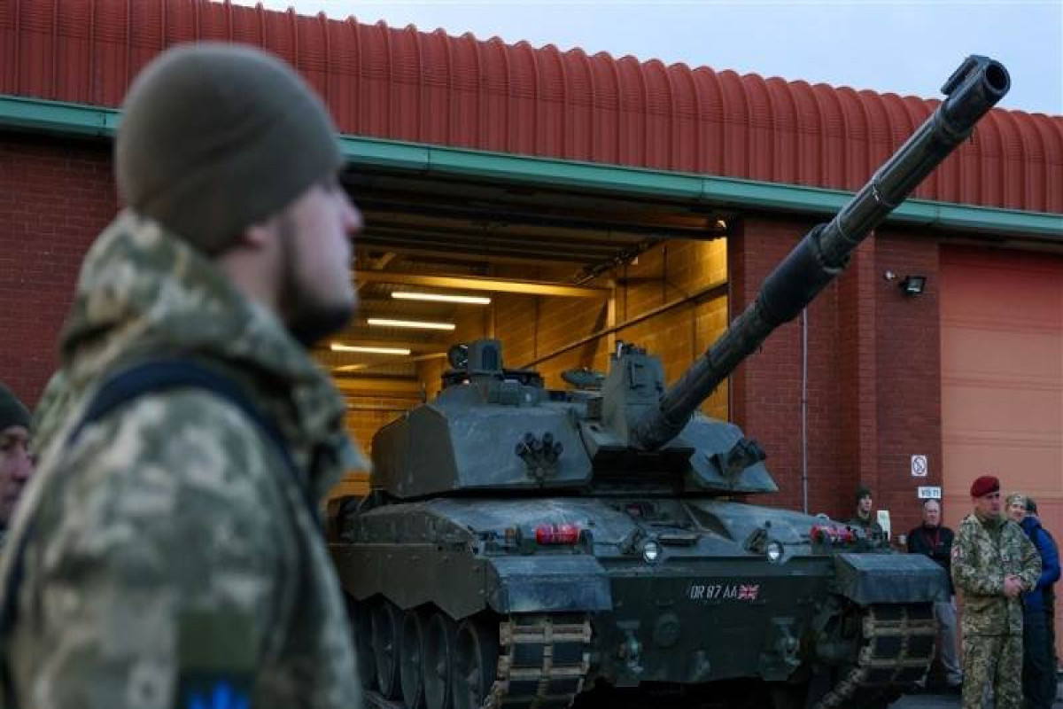 UK: Ukrainians complete tank training