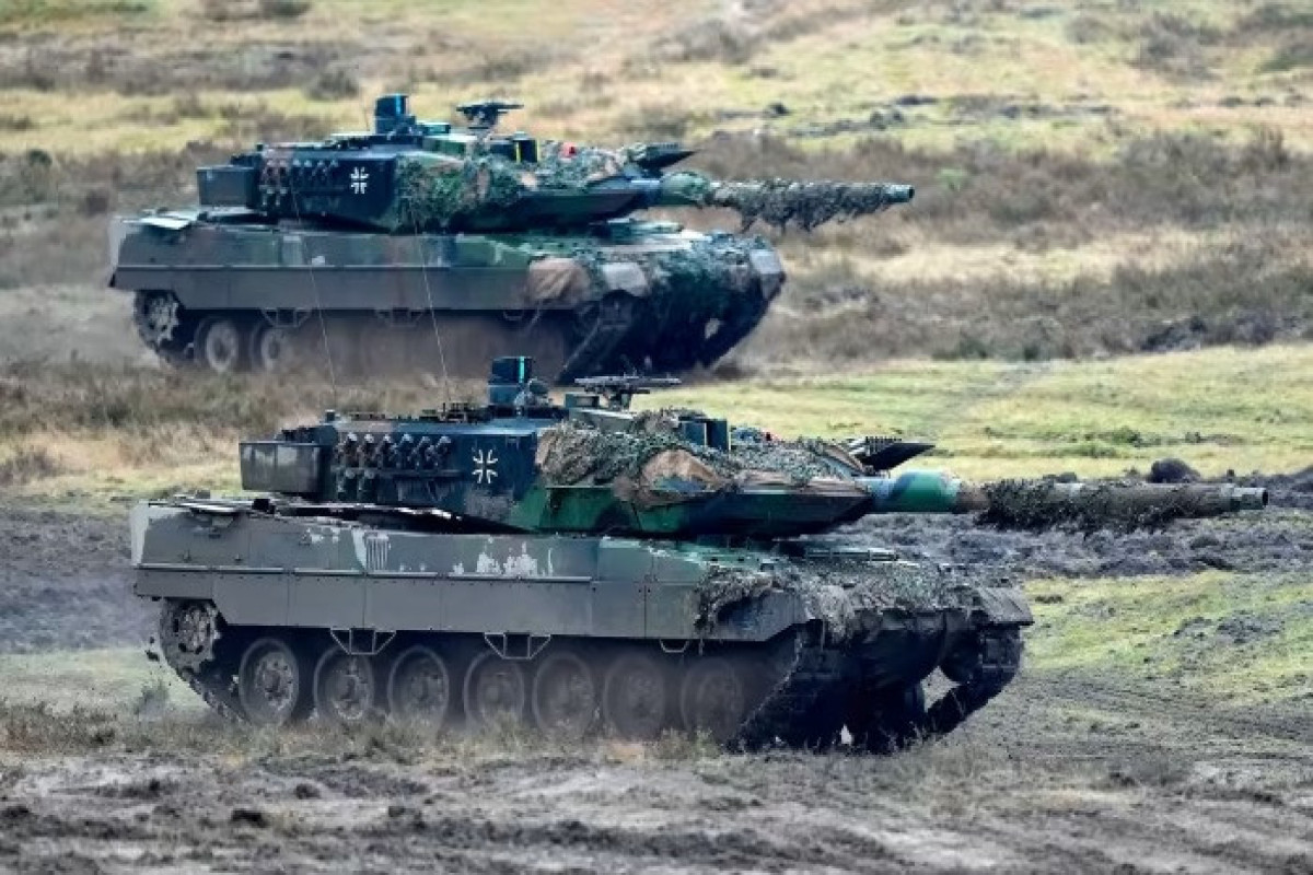 German Leopard 2 tanks handed over to Ukraine