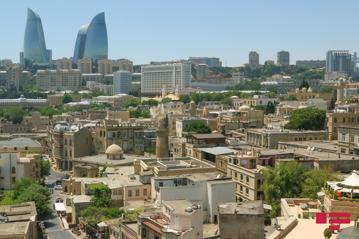 Вчера температура воздуха в Баку превысила климатическую норму на 7,2°