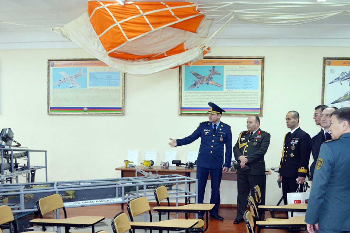 Военные атташе посетили Военный институт имени Гейдара Алиева-ФОТО 