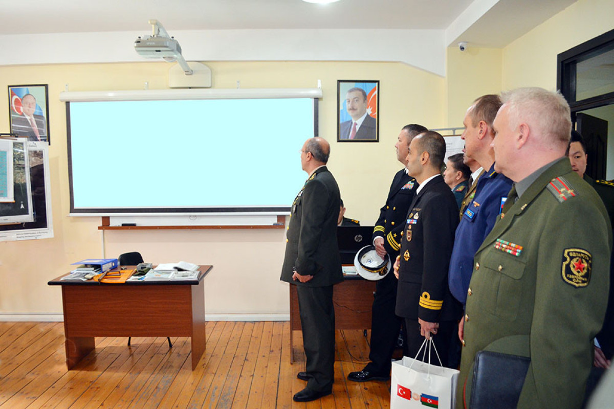 Военные атташе посетили Военный институт имени Гейдара Алиева-ФОТО 
