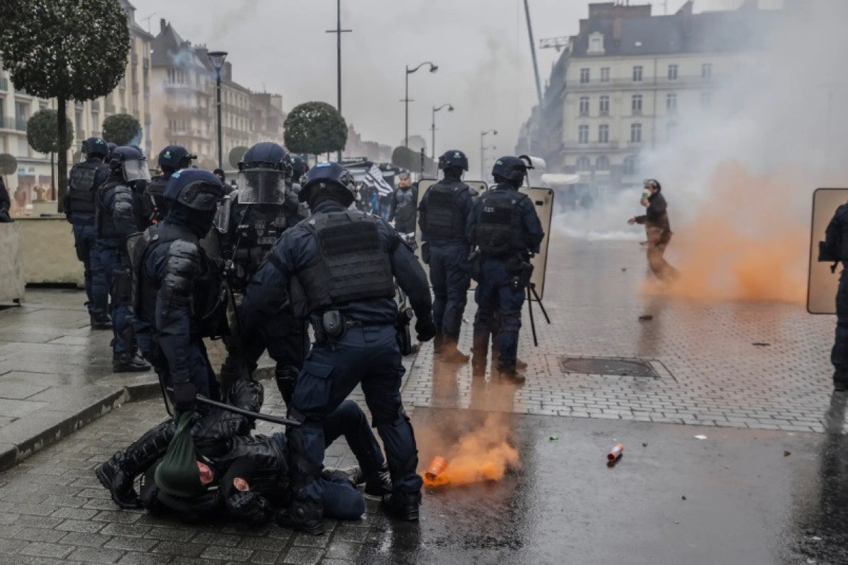Во Франции задержали более 200 человек в ходе акций протеста
