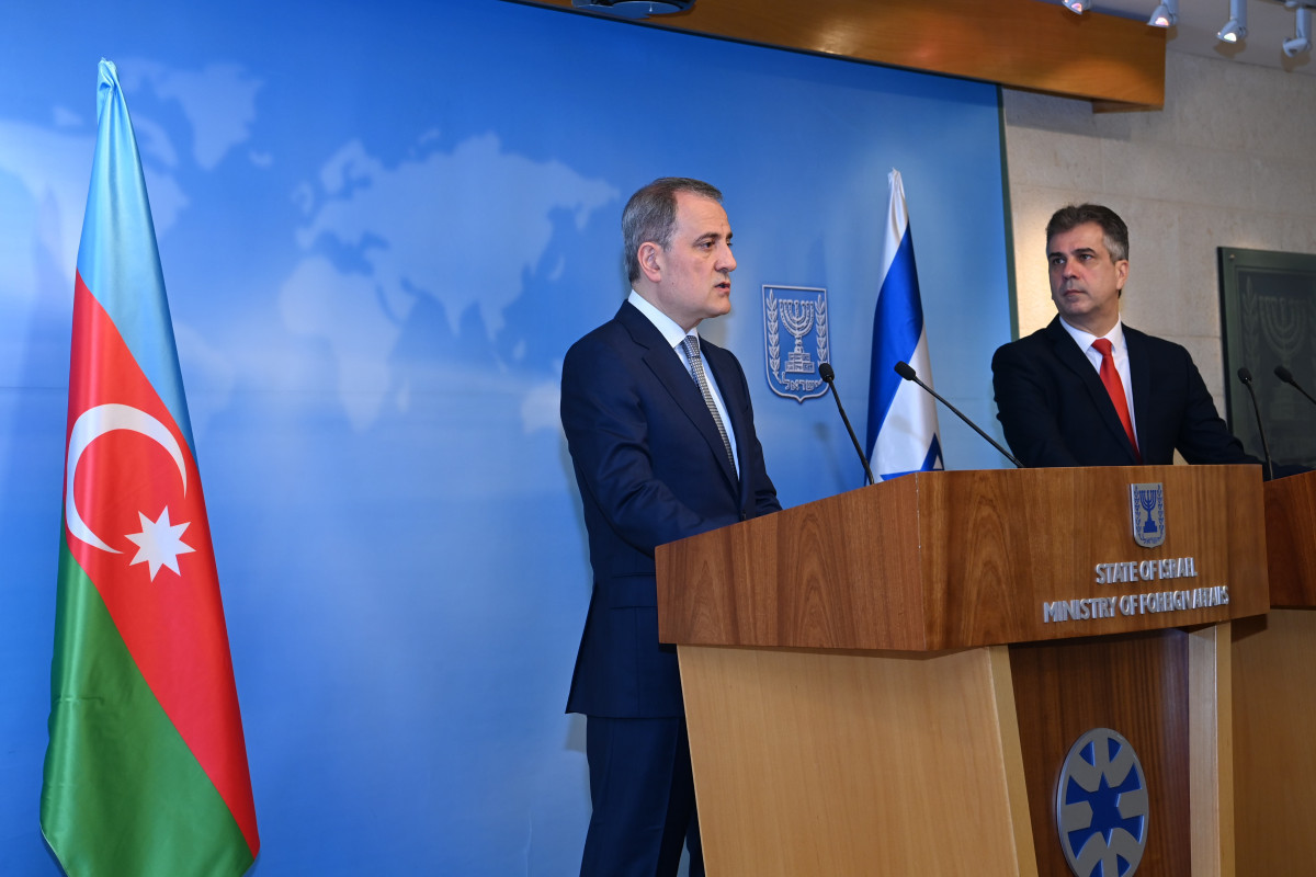 Джейхун Байрамов проинформировал израильского коллегу о мирных инициативах Азербайджана