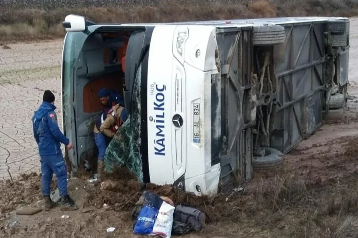 В Турции перевернулся автобус: есть погибший и пострадавшие