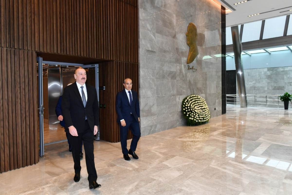 Prezident Əmlak Məsələləri Dövlət Xidmətinin yeni inzibati binasının açılışında iştirak edib