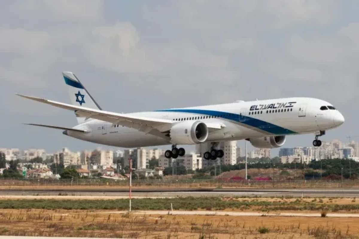Самолет Токио-Тель-Авив совершил экстренную посадку в Баку