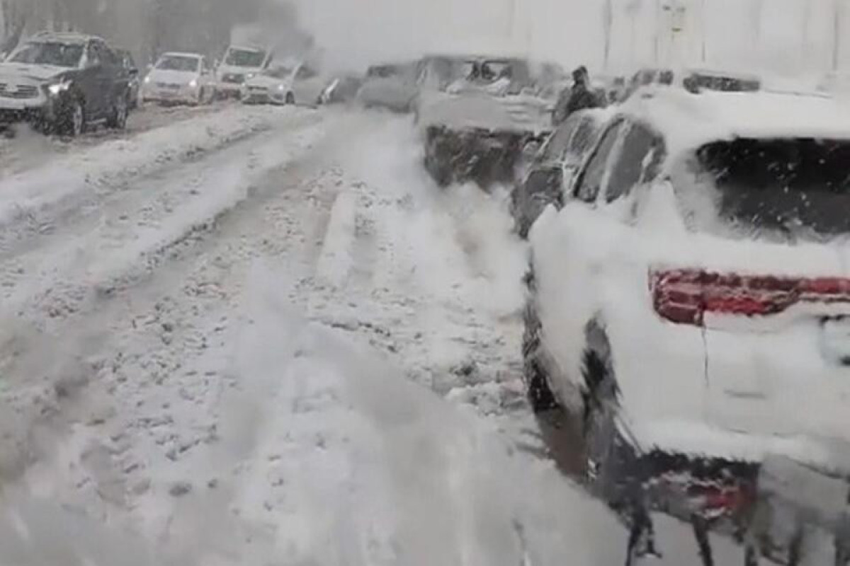 Пробка из-за снегопада на трассе М-4 «Дон» в России сократилась до 30 км-ВИДЕО 