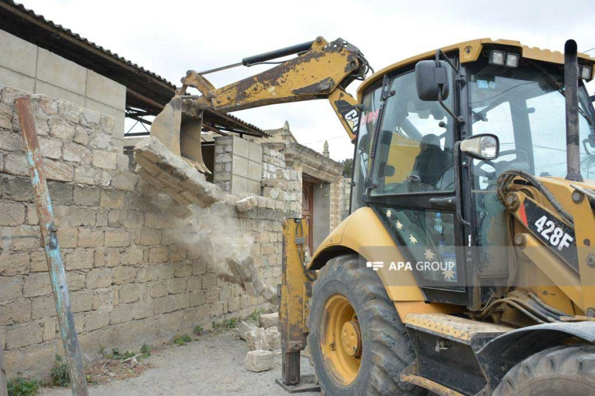 В Хазарском районе снесены несколько незаконно построенных объектов