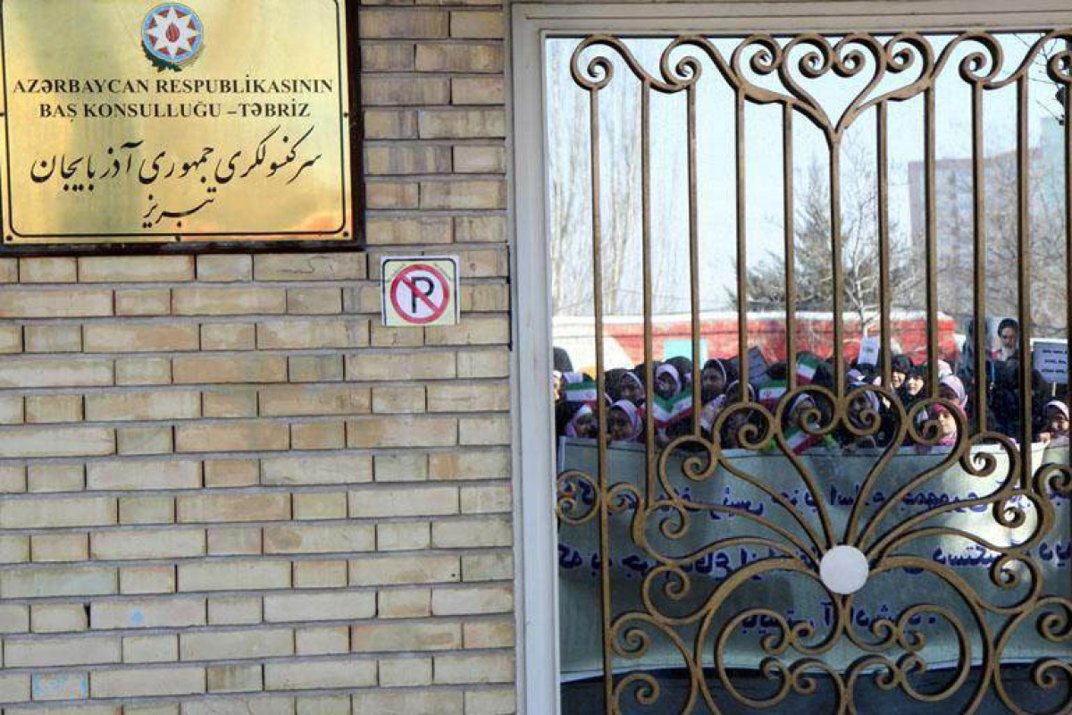 Очередная враждебность со стороны Ирана: Перед консульством в Тебризе прошла акция - ФОТО 