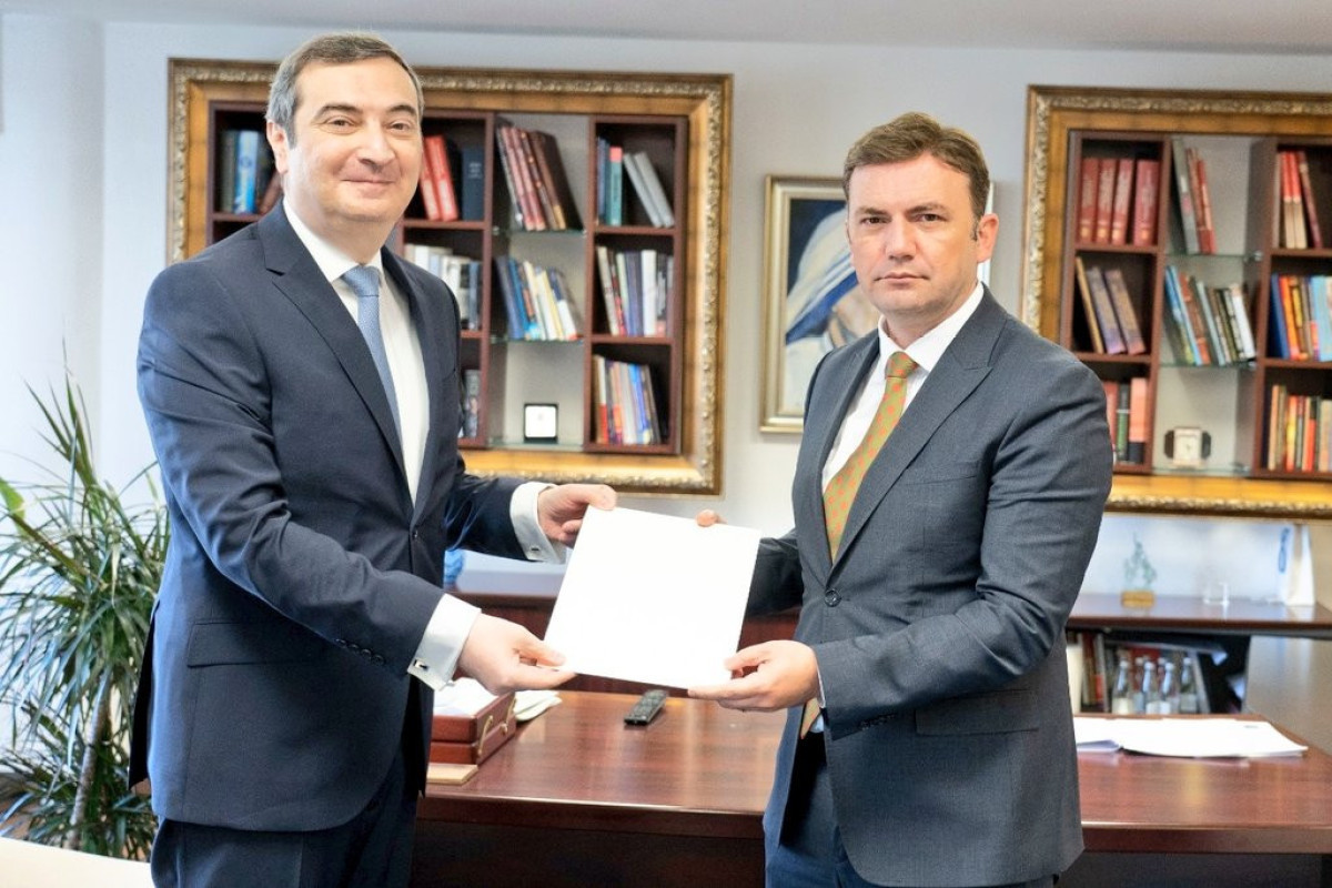 Azerbaijani ambassador presented a copy of his credentials to Bujar Osmani