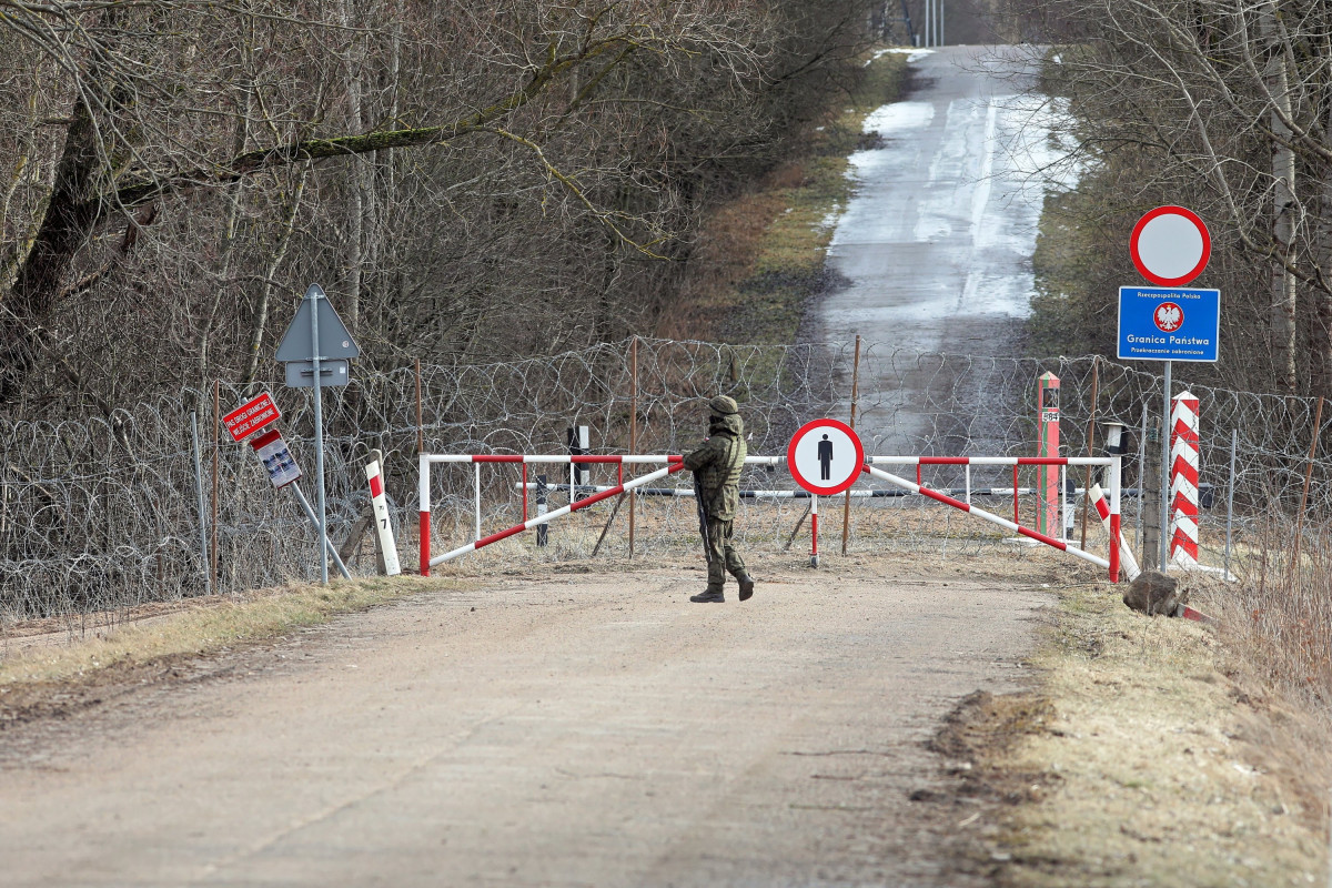 Строительство заграждения на границе Польши и Беларуси подходит к концу