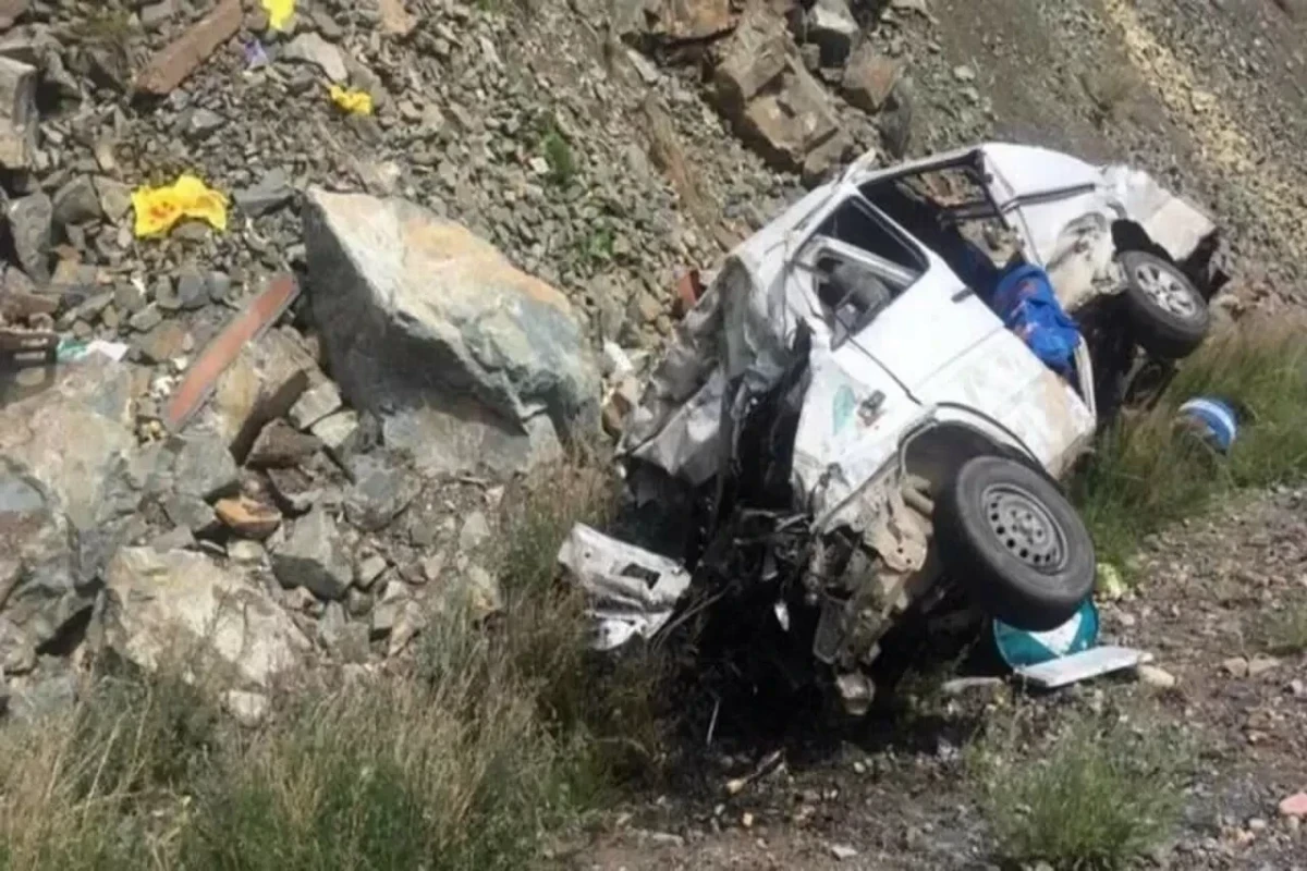 Taciksatanda mikrovatobus qəzaya uğrayıb, 6 nəfər ölüb