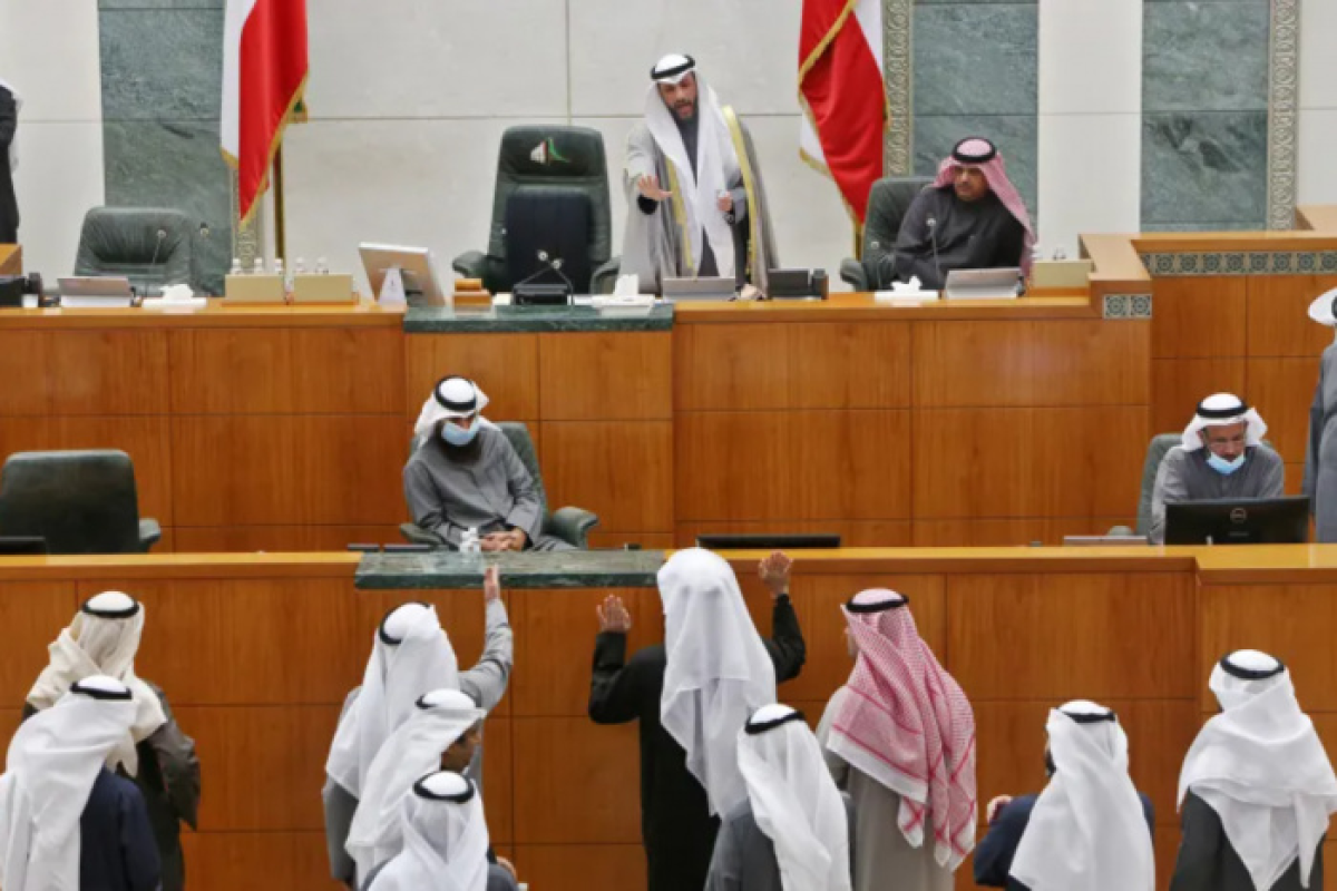 Наследный принц Кувейта распустил парламент