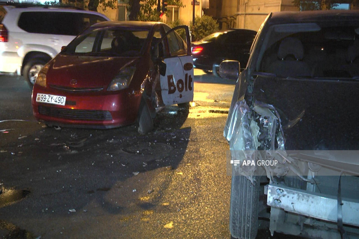 Bakıda iki avtomobil toqquşub - FOTO