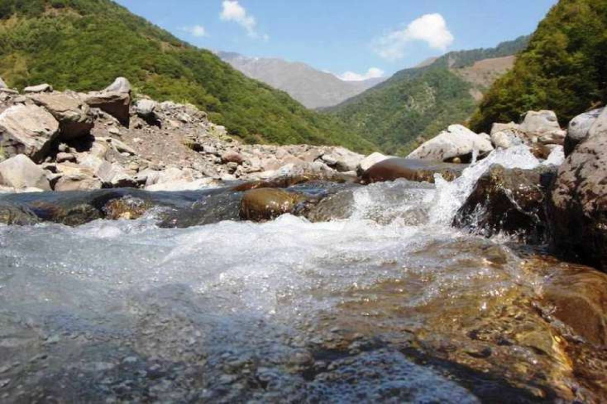 Bir sıra çaylarda suyun səviyyəsində azalma müşahidə olunur