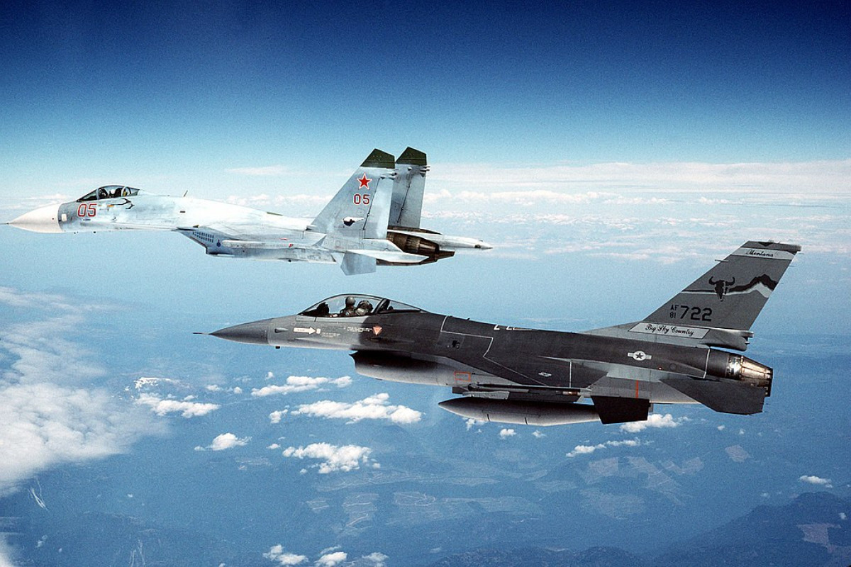 Истребители НАТО в апреле 21 раз сопровождали российские военные самолеты