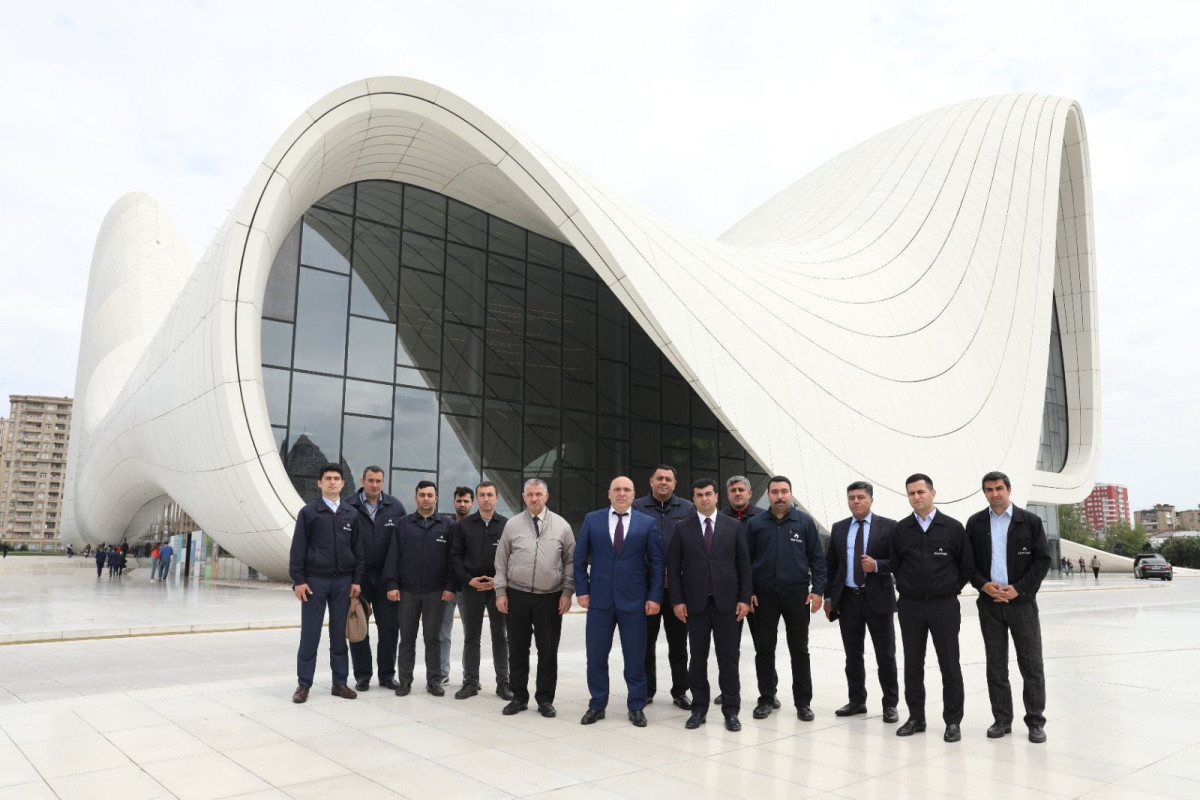 "Azəriqaz" əməkdaşları Heydər Əliyev Mərkəzində ekskursiyada olublar