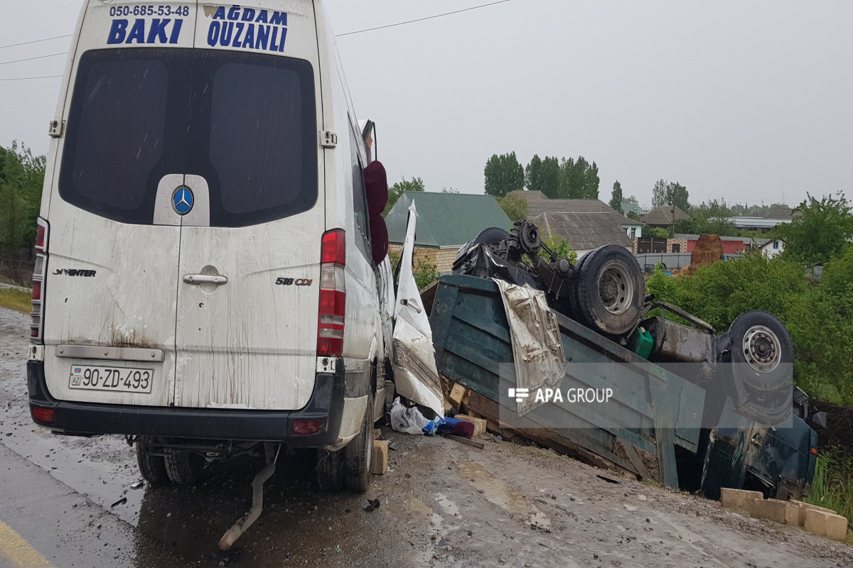 Minibus and truck collision in Azerbaijan's Kurdamir left dead and injured -PHOTO 