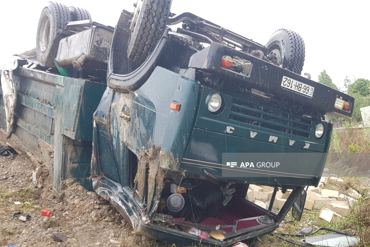Minibus and truck collision in Azerbaijan