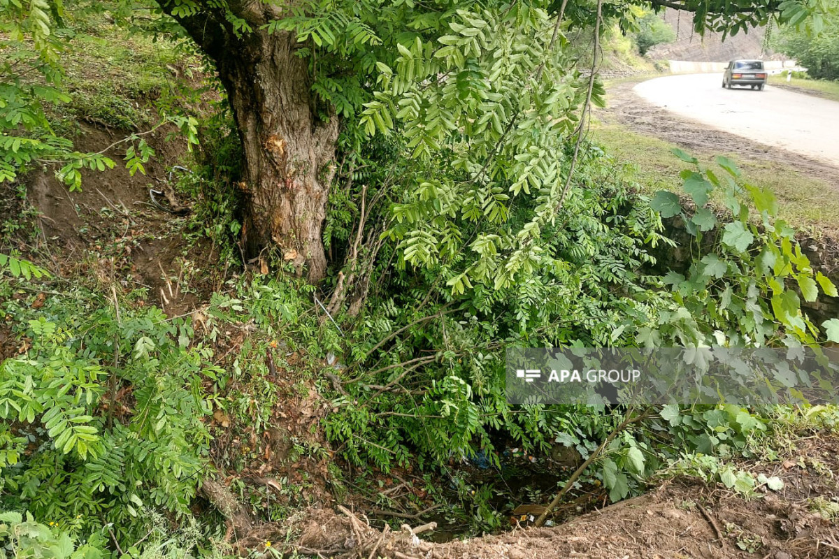 Lerikdə maşın kanala aşıb, 1 nəfər ölüb, 2 nəfər xəsarət alıb - YENİLƏNİB  - FOTO 