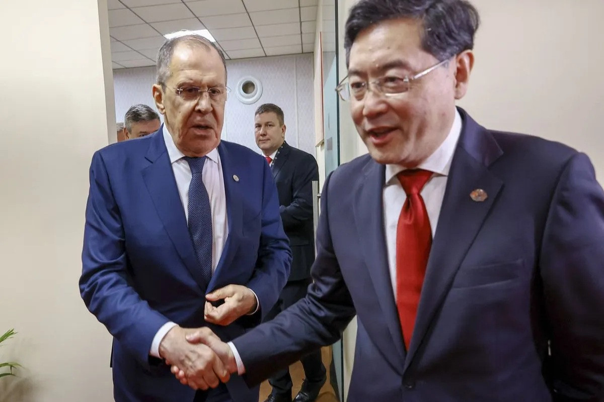 Lavrov çinli həmkarı ilə Hindistanda görüşüb