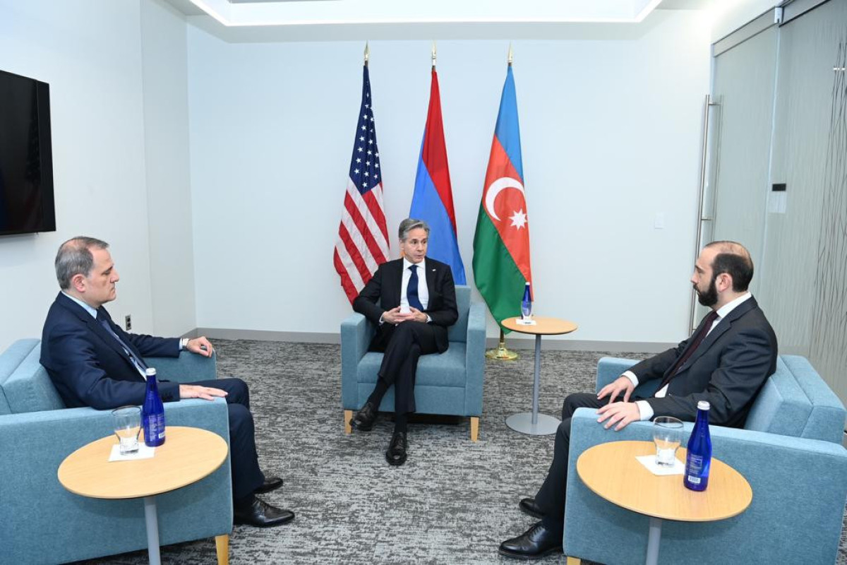 Blinken Azərbaycan və Ermənistən xarici işlər nazirləri ilə görüşüb
