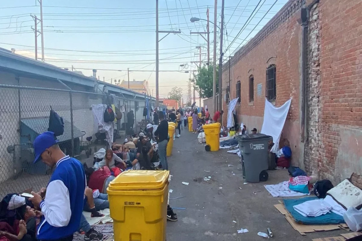 Migrants overwhelm US southern border city days before Title 42 expulsion policy ends